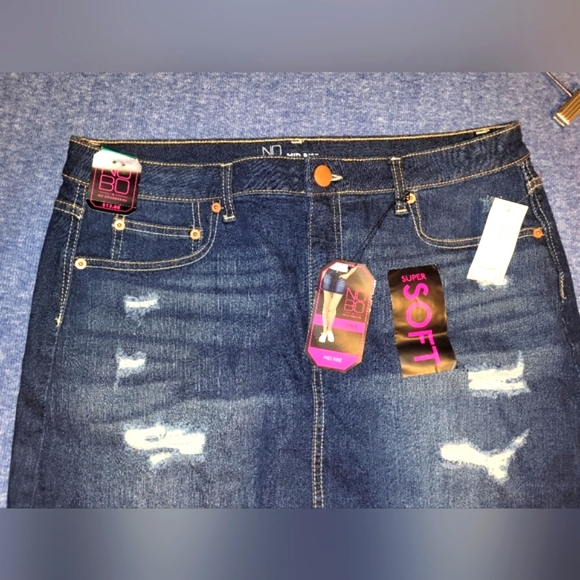 Plus size Jean Skirt - Picture 2 of 4